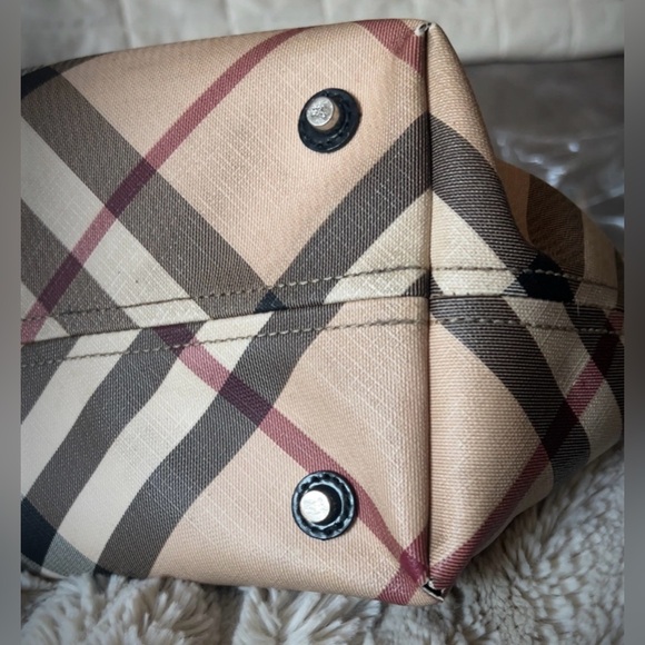 Burberry | Nova Check Nikki Large Tan and Black Checkered Women's Tote Bag - Picture 13 of 16